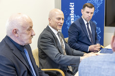 Od Lewej: prof. PRz C. Jasiukiewicz, prof. J. Sęp, mgr J. Dzik, 