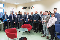 Uczestnicy spotkana w laboratorium A.210 Aptiv R&D Studio „Future of mobility”,