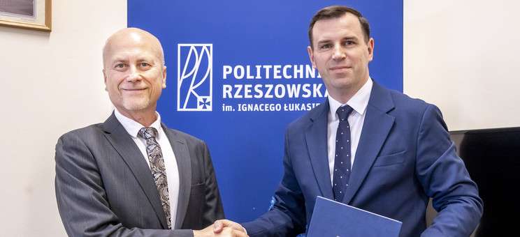 Od Lewej: prof. J. Sęp, mgr J. Dzik, 